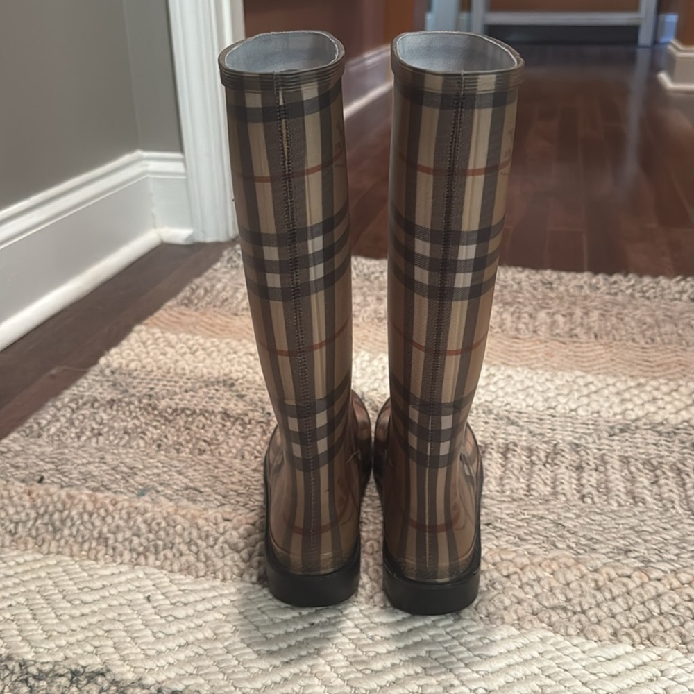 Burberry rain boots nova check size 38. Worn only a couple times. - Picture 3 of 5
